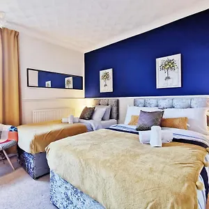  Holiday home Summer Lane House-3 Bedrooms-close To M1-longer Stay-free Parking United Kingdom